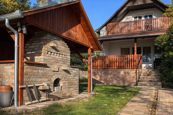 Keresztháti horgász nyaraló épített grillezővel