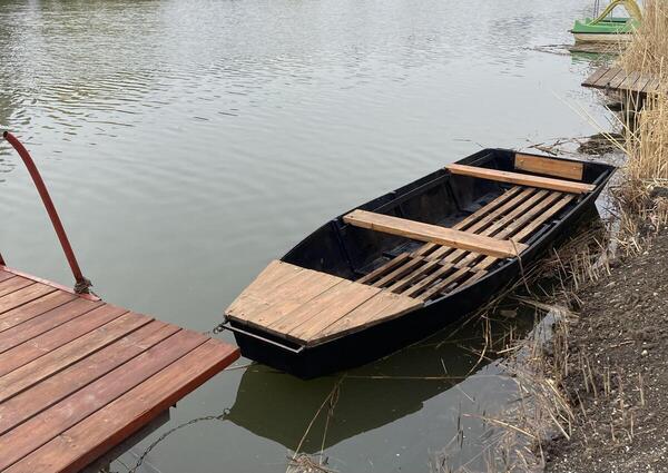 Saját stég és csónak a Keresztháti vízparti nyaralónál